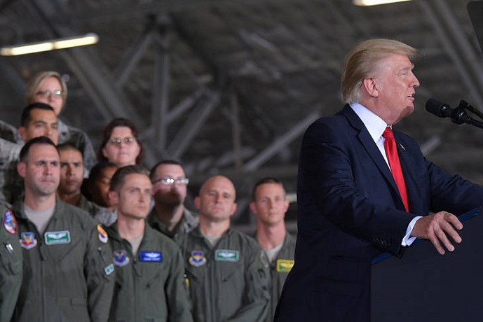 Trump sale a la Conquista del Espacio