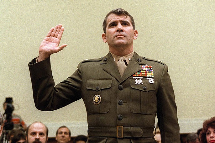 Oliver North, de venderle armas a Irán a dirigir la Asociación Nacional del Rifle