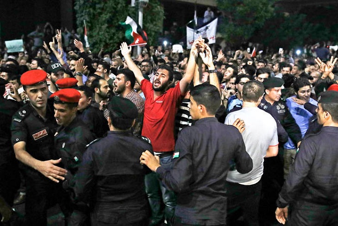 Un acuerdo con el FMI volteó al gobierno jordano, pero el ajuste continúa