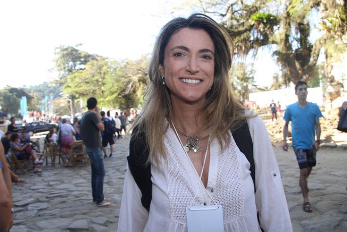 Amenazan a la periodista que reveló la campaña de fake news de Bolsonaro