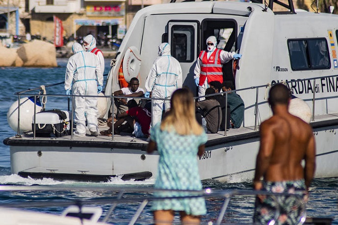 España e Italia se enfrentan por los migrantes del Open Arms