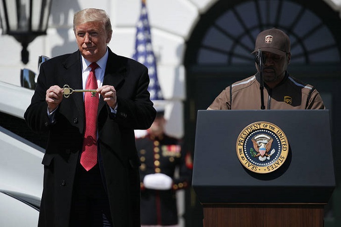 Trump apoya a las bandas armadas que rompen la cuarentena