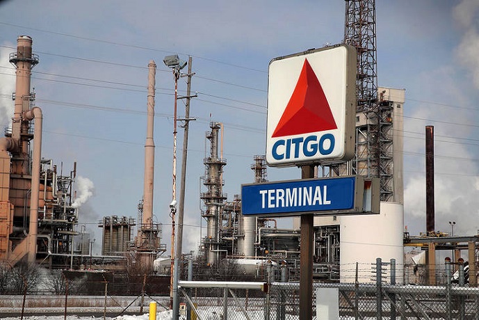 Llegó combustible iraní a Venezuela, mientras autorizan el remate de la petrolera estatal en EEUU