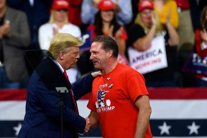 Los concejales de Minneapolis quieren desmantelar la policía y se enfrentan al racista líder del gremio de los uniformados