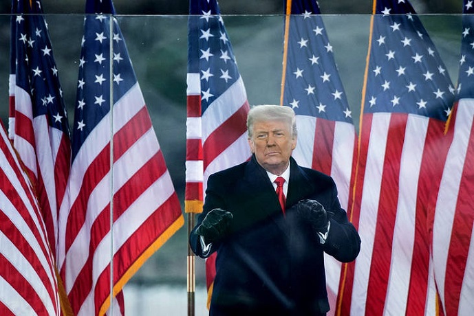 Trump sigue arriba del ring: los senadores demócratas no lograron condenarlo