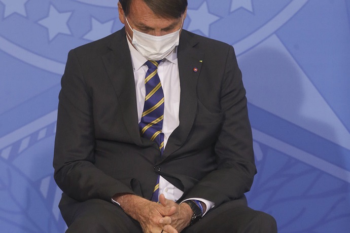 Bolsonaro suma enemigos y está contra las cuerdas