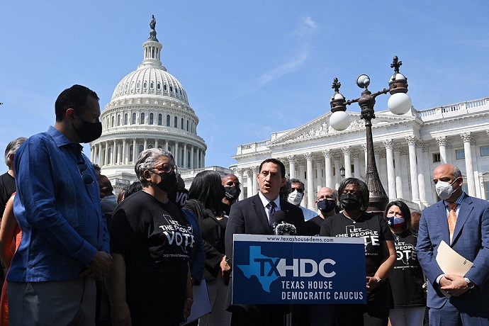 Ordenan detener a legisladores de Texas que se niegan a votar una ley que restringe el derecho a voto