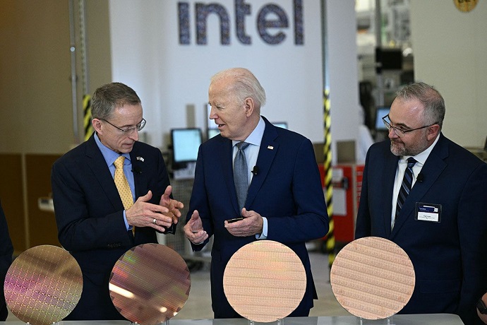 Biden anunció su Plan Quinquenal para hacer chips