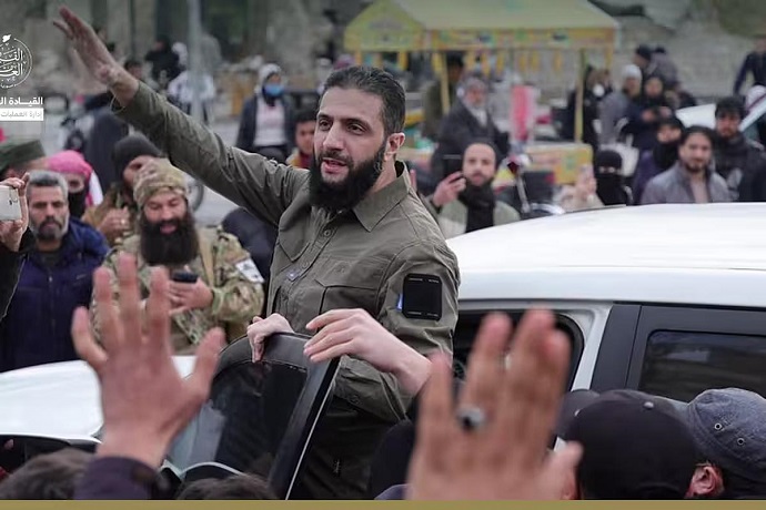 El nuevo hombre fuerte de Siria tira centros a Israel, Irán y Rusia