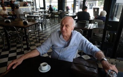 César Stroscio, el hombre gris que pone versos al fuelle