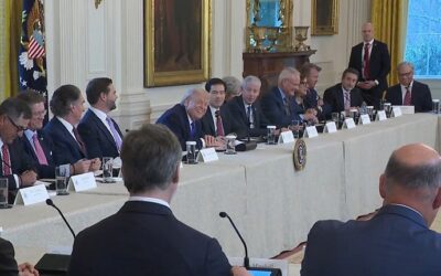 Los buitres merodean a Trump por el petróleo de Venezuela