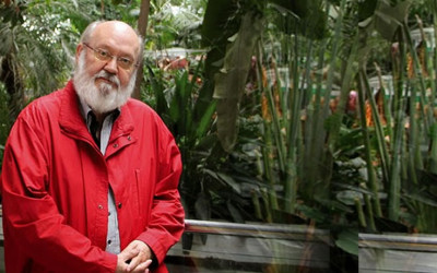 José Luis Cuerda: «Lo mío es retorcerle el pescuezo a la realidad»