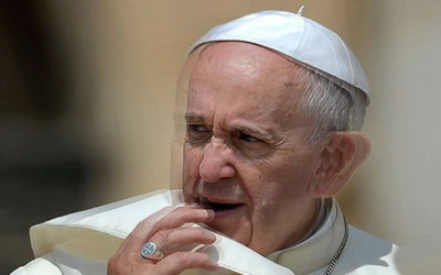 La mano no tan invisible del papa