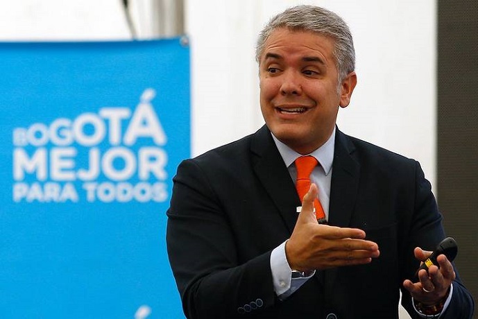 Duque, entre el exorcismo y la sombra de Uribe