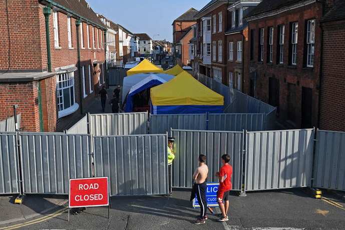Un frasco de perfume Nina Ricci con Novichok, eje de una trama de espías entre Londres y Moscú