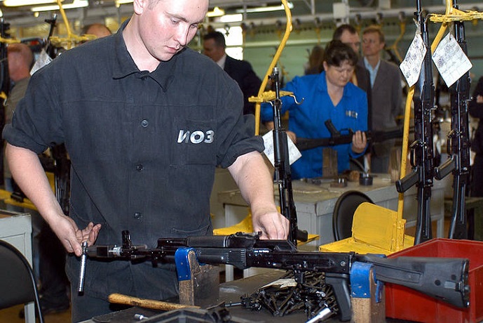 Venezuela fabricará el fusil Kalashnikov