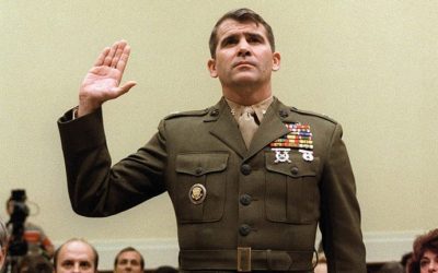 Oliver North, de venderle armas a Irán a dirigir la Asociación Nacional del Rifle