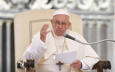El Papa contra la prensa golpista y las off shore