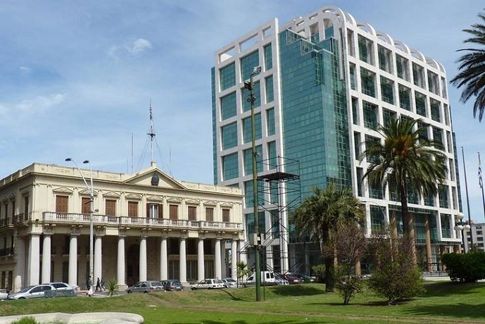 Debate en Montevideo para evitar un baño de sangre en Venezuela