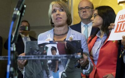 La gobernadora que quiere romper los muros de Trump