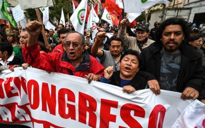 Perú no sale de la crisis política y amaneció con dos presidentes