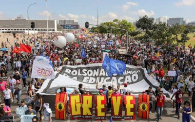 Los estudiantes le colman las calles de gritos a Bolsonaro