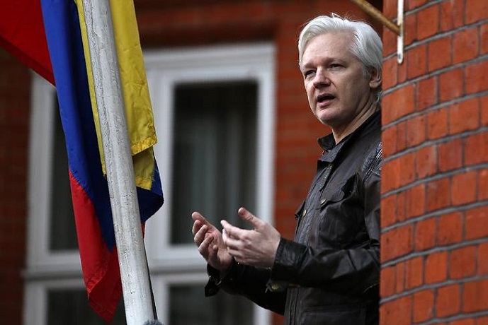 Finalmente Moreno le soltó la mano y Assange quedó preso en Londres