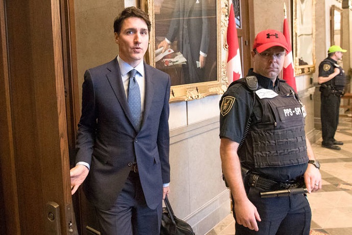 Un escándalo por coimas de empresas constructoras envuelve al gobierno canadiense