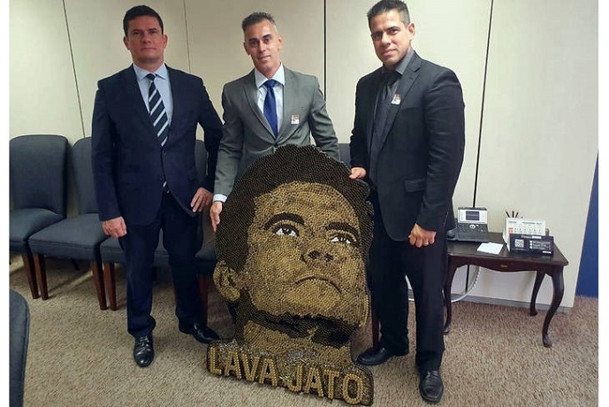 Armamentismo en Brasil: casquillos de bala para agasajar al ministro Moro