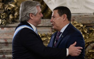 Bolsonaro tuvo que mandar a su vice y Piñera se salvó de un escrache