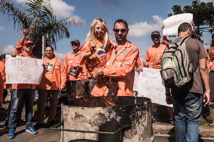 Trabajadores de Petrobras se plantan contra Bolsonaro