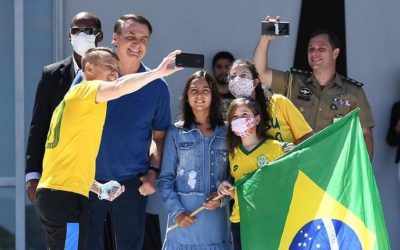 Bolsonaro, frente a una multitud, prepara un contragolpe