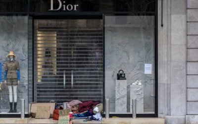 Las “colas del hambre” en una España a la que no sólo aflige el Covid-19