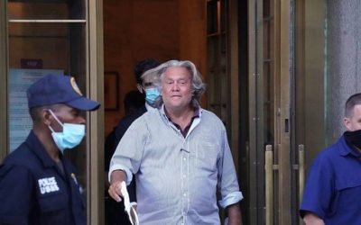 Steve Bannon, el líder de la «derecha sin vergüenza», atrapado en su propio mundo