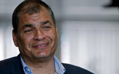 Correa, desde un celular, aceptó ser candidato a vice, pero las autoridades electorales no lo quieren dejar
