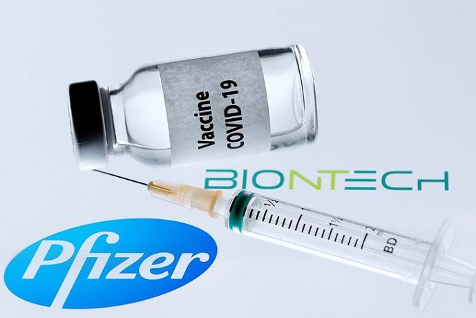 Otra batalla en la guerra de las vacunas: Gran Bretaña comenzará a aplicar la de Pfizer y Rusia la Sputnik V