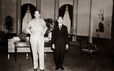 El día que Hirohito negoció con MacArthur salvar su cuello y el futuro de Japón