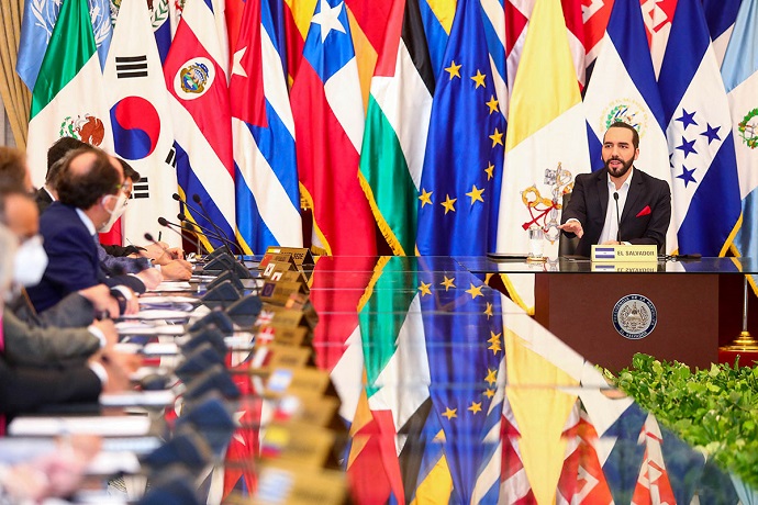 Bukele destituyó a jueces y dice que está limpiando la casa