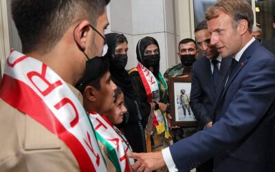 Macron mira las urnas y alienta el renacer del Imperio Francés