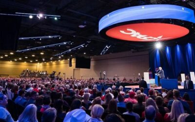 Trump, Milei y un obispo que echó el Papa en un foro conservador