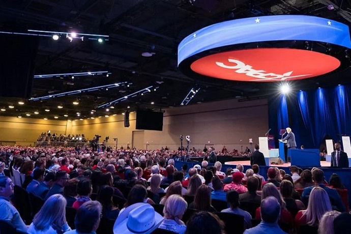 Trump, Milei y un obispo que echó el Papa en un foro conservador