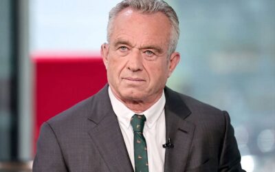 Robert F. Kennedy Jr. le da sus votos a Donald Trump